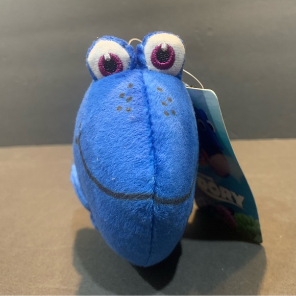 NWT Disney Pixar Finding Dory Plush Keychain With tiny Stash Pocket / Nemo - Picture 2 of 9